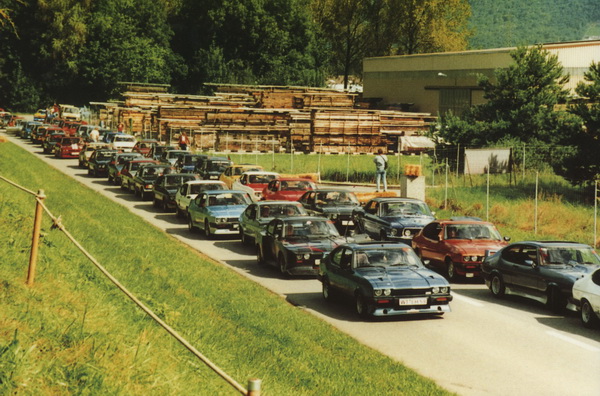 Startaufstellung zum Viertelmeilen Rennen
Ligne de dpart de la course des quarts de mille
Starting grid for the quarter-mile race